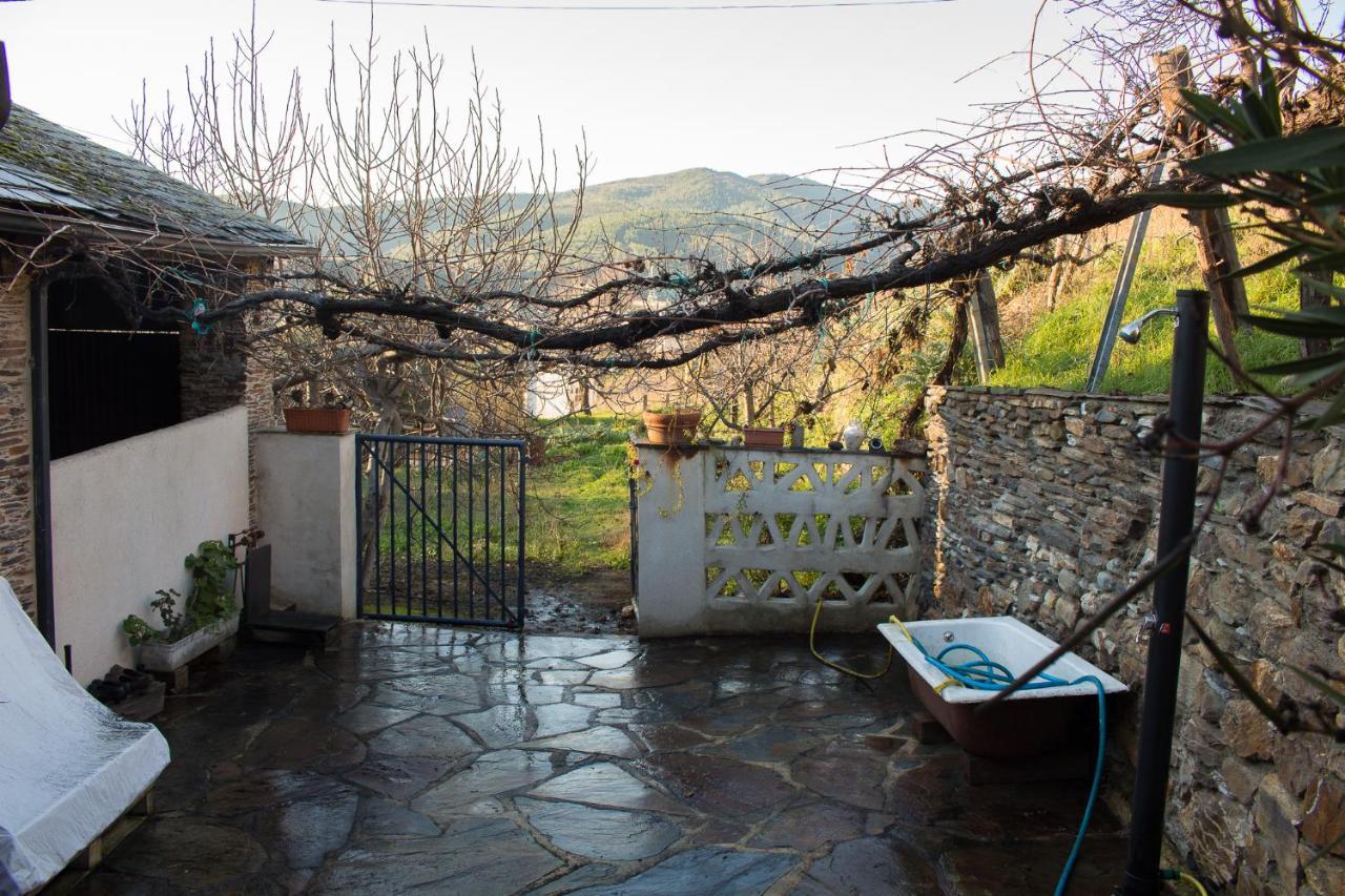 Casa Castane Pensionat Puente de Domingo Florez Exteriör bild